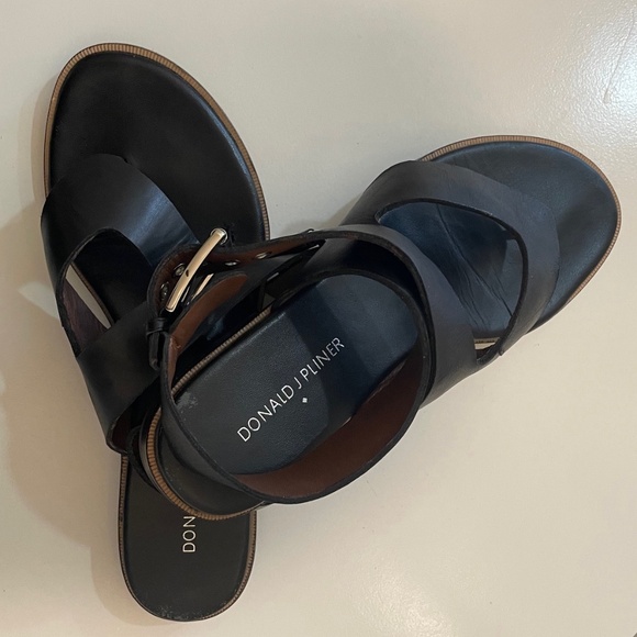 ☀️SALE☀️ DONALD PILNER Black Leather Ankle wraparound thong sandals - Picture 1 of 6